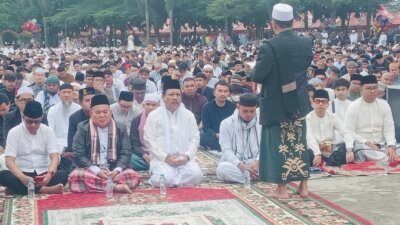 Hadir Ditengah-tengah Masyarakat, Wali Kota – Wakil Wali Kota Sholat Idul Fitri di ATM