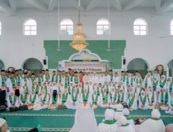 Prof Saparudin Ramah Tama Bersama 297 Calon Jamaah Haji Asal Pangkalpinang