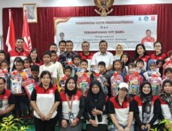 Kolaborasi di Hardiknas 2026, Prof Udin Apresiasi INTI Babel Bantu Peralatan Tulis kepada Pelajar di Pangkalpinang