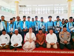 Lepas 120 Jemaah Haji Kloter 9, Bupati Riza Herdavid: Luruskan Niat dan Jaga Kesehatan