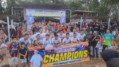 Sundulan Maut Julianto Bawa Real Bahdad Angkat Trofi H. Duk Cup di Desa Beruas