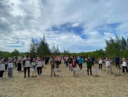 Peringati Milad Pertama, HIMAMUBA Universitas Pertiba Tanam 300 Bibit Mangrove di Pantai Batu Tunggal